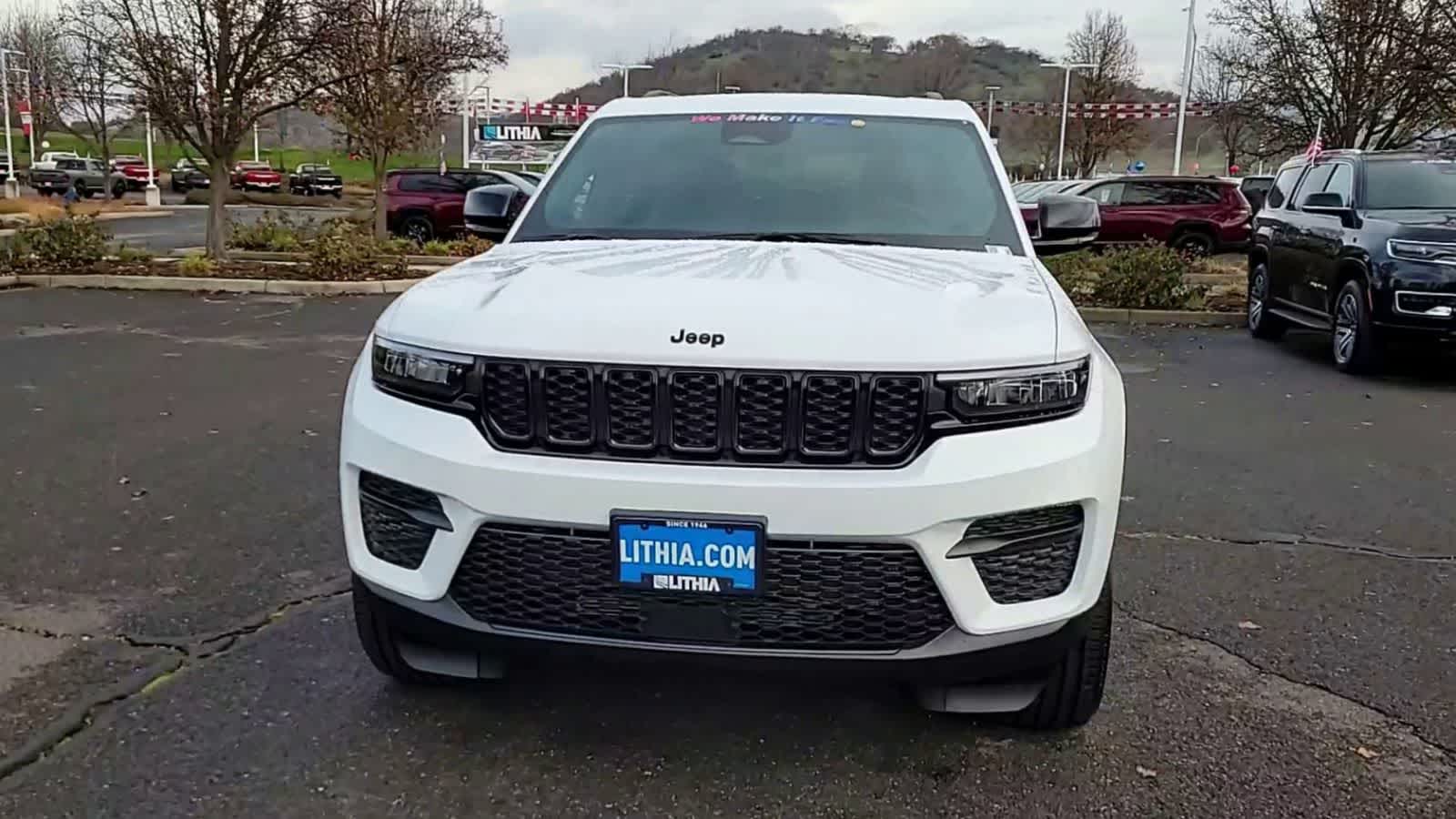 Thumbnail: 2025 Jeep Grand Cherokee - 3