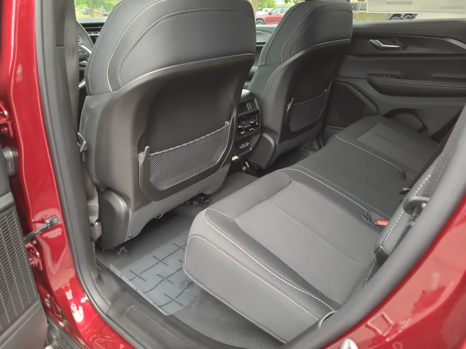 Thumbnail: 2025 Jeep Grand Cherokee - 20