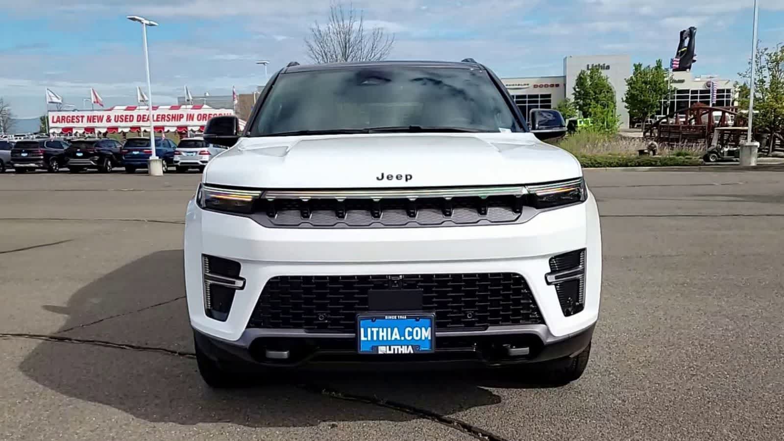 Thumbnail: 2026 Jeep Grand Wagoneer - 3