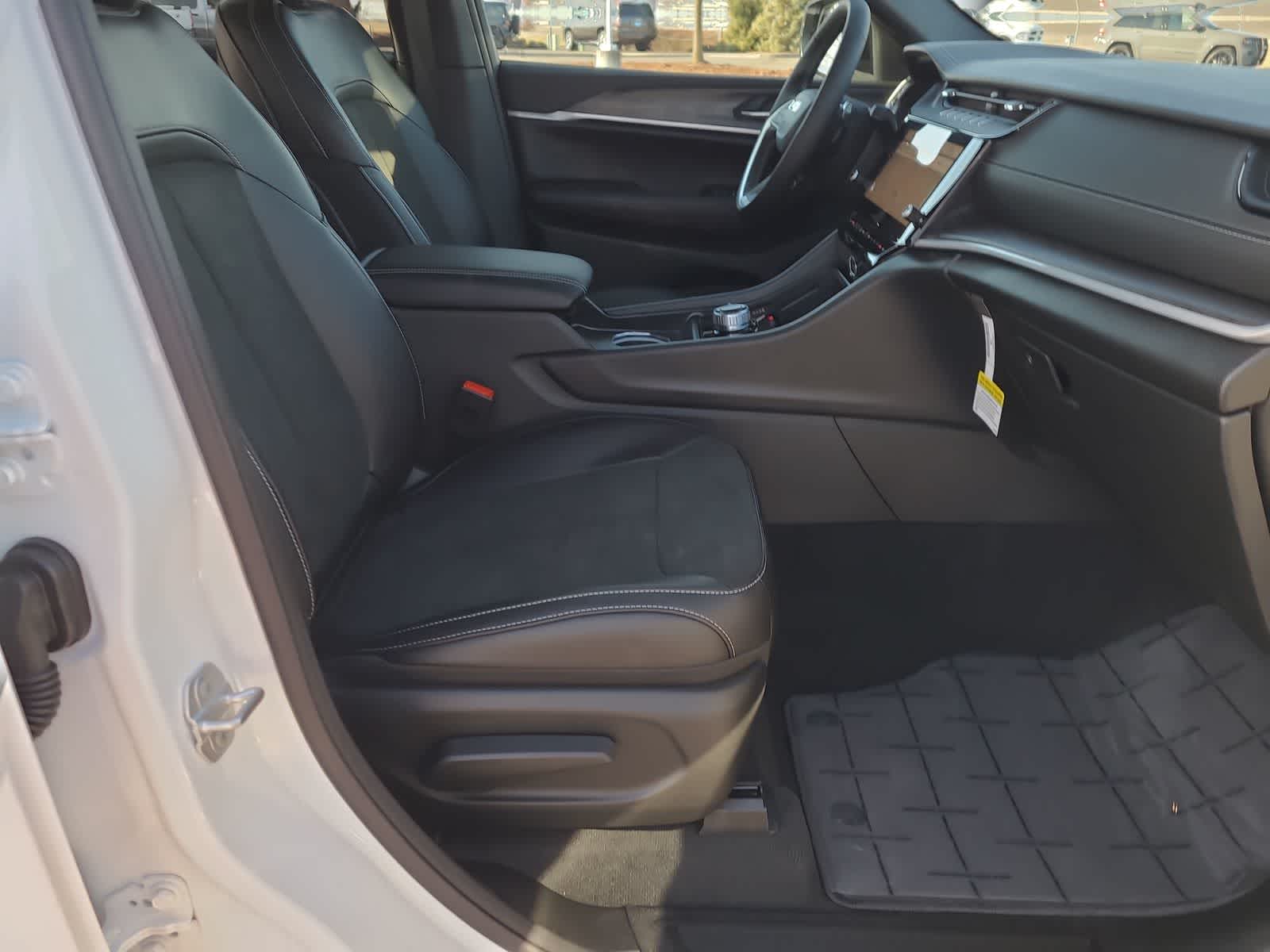 Thumbnail: 2026 Jeep Grand Cherokee - 22