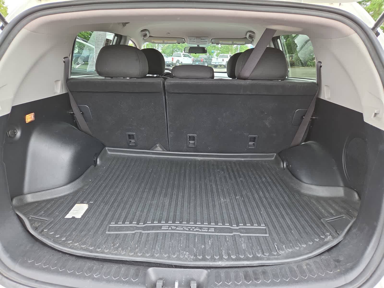 Thumbnail: 2012 Kia Sportage - 27