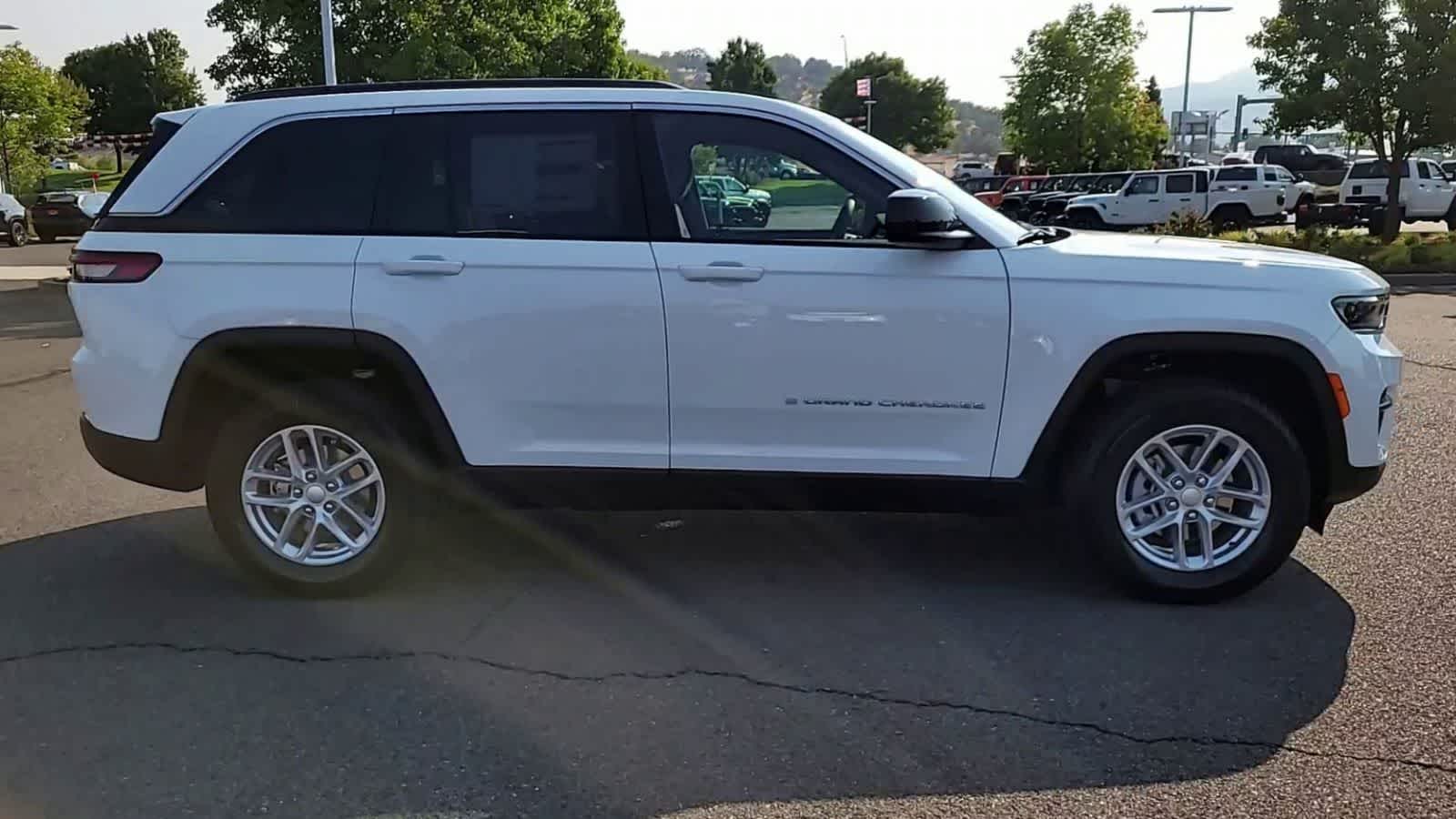 Thumbnail: 2025 Jeep Grand Cherokee - 9