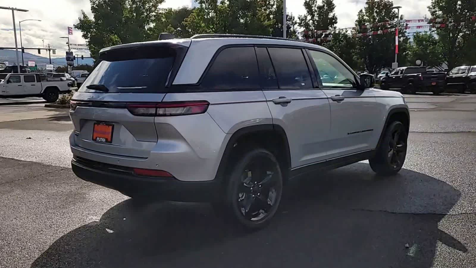 Thumbnail: 2025 Jeep Grand Cherokee - 8