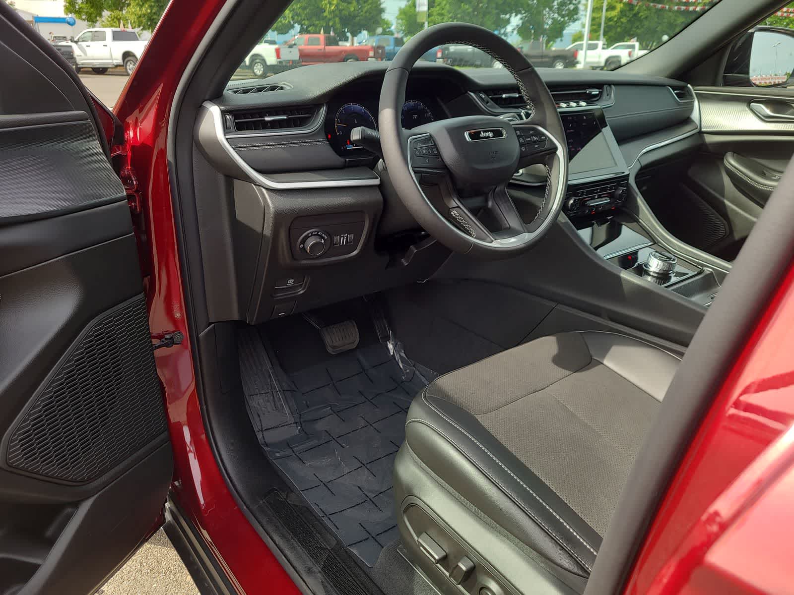 Thumbnail: 2025 Jeep Grand Cherokee - 10