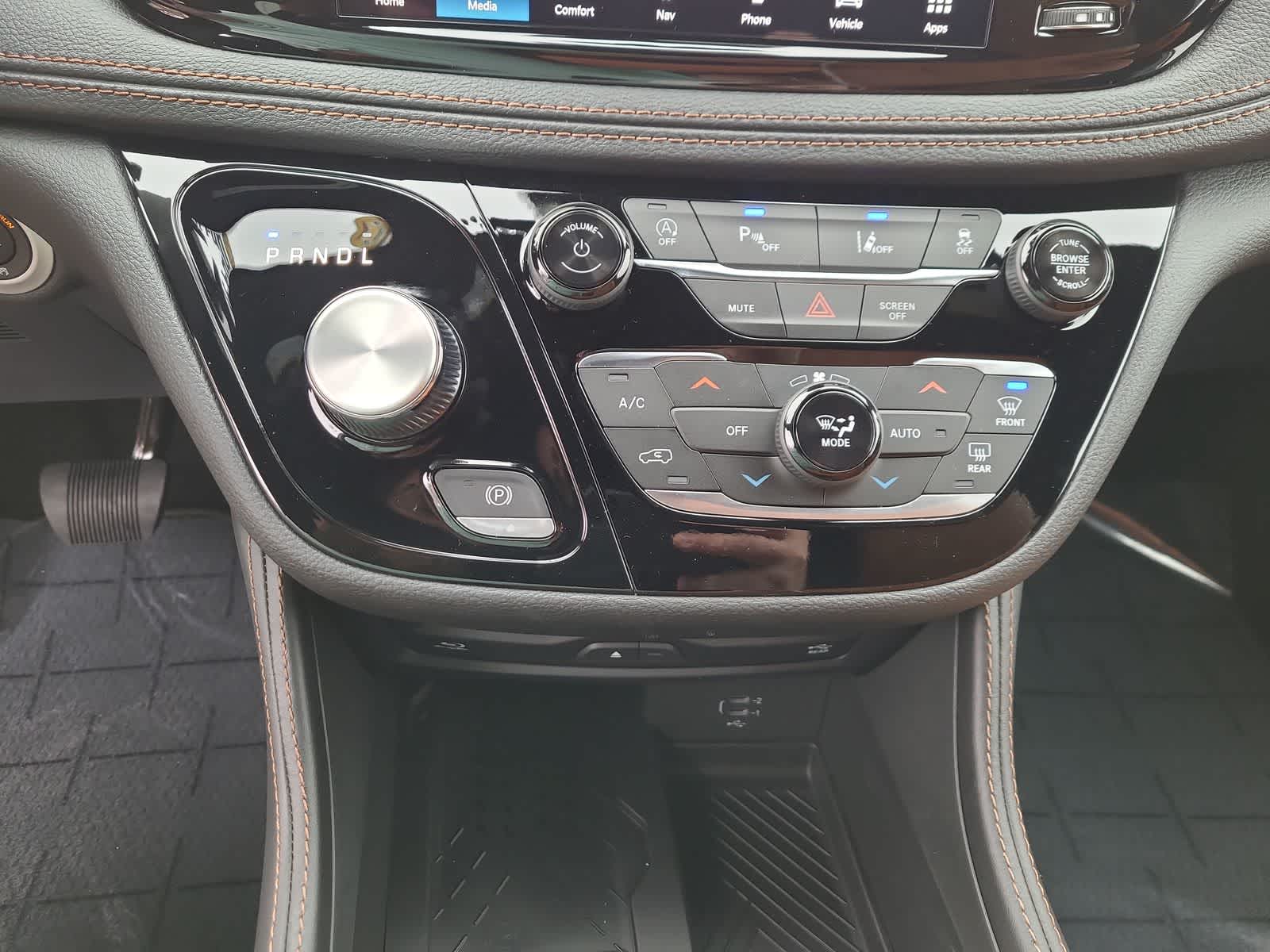 Thumbnail: 2026 Chrysler Pacifica - 25