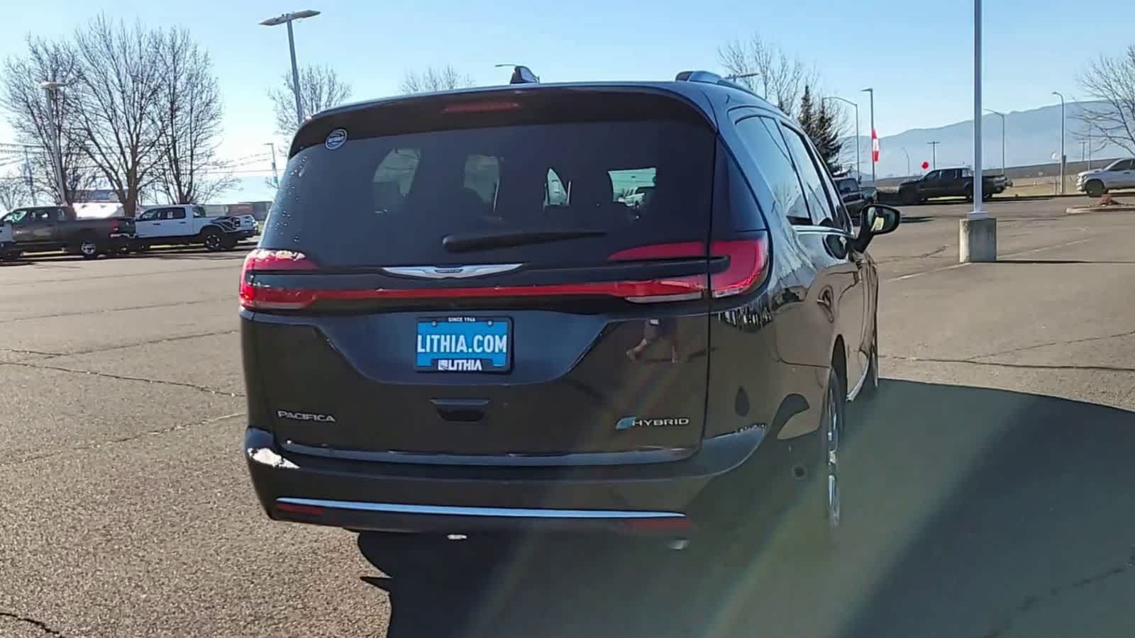 Thumbnail: 2023 Chrysler Pacifica - 7