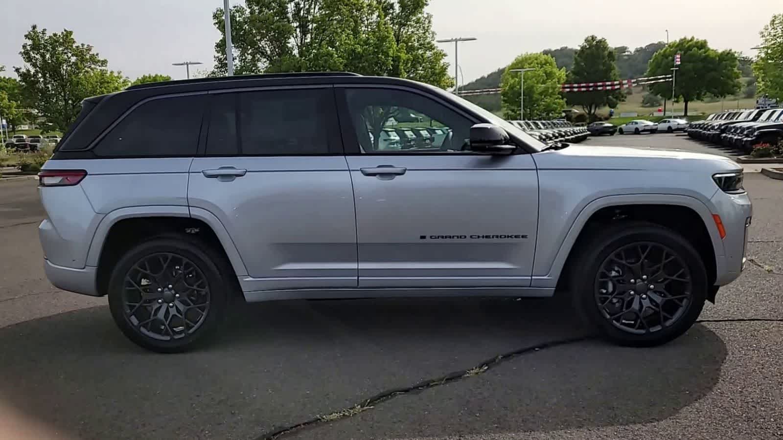 Thumbnail: 2026 Jeep Grand Cherokee - 9