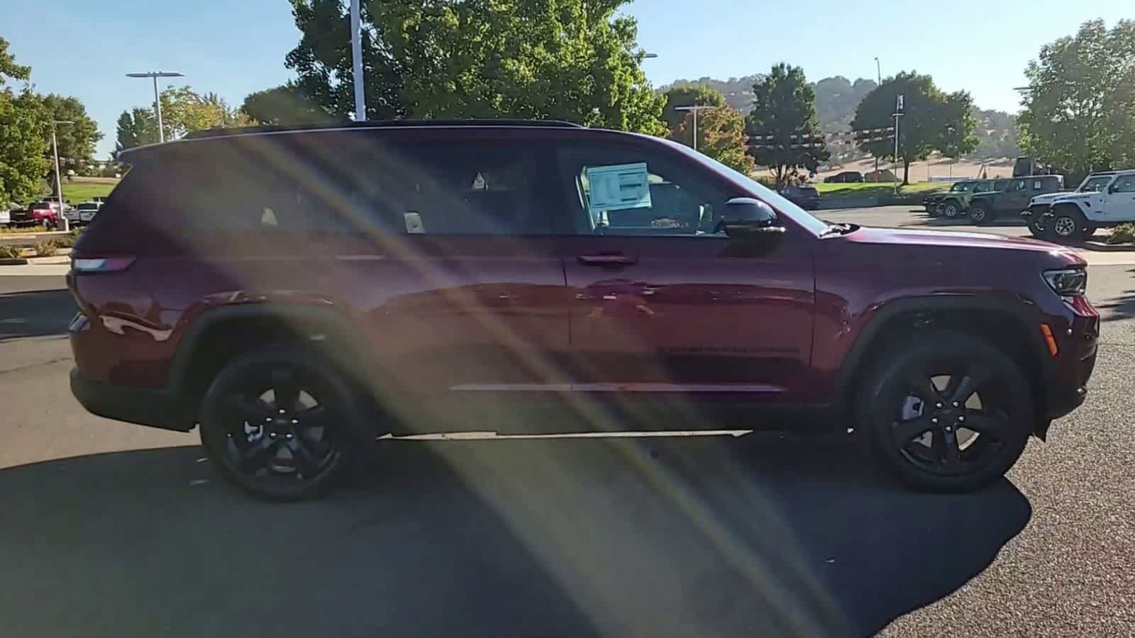 Thumbnail: 2025 Jeep Grand Cherokee - 9