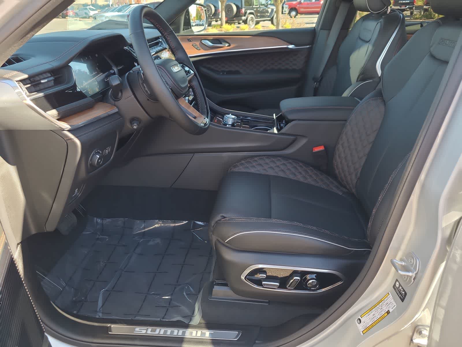 Thumbnail: 2025 Jeep Grand Cherokee - 19