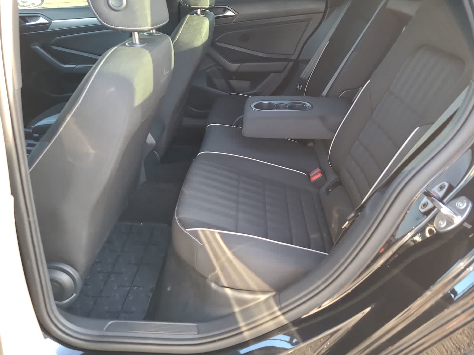 Thumbnail: 2023 Volkswagen Jetta - 21