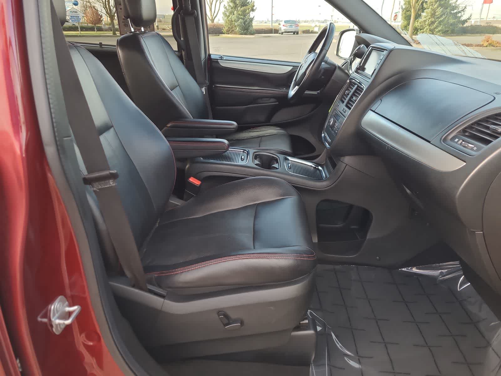 Thumbnail: 2018 Dodge Grand Caravan - 22