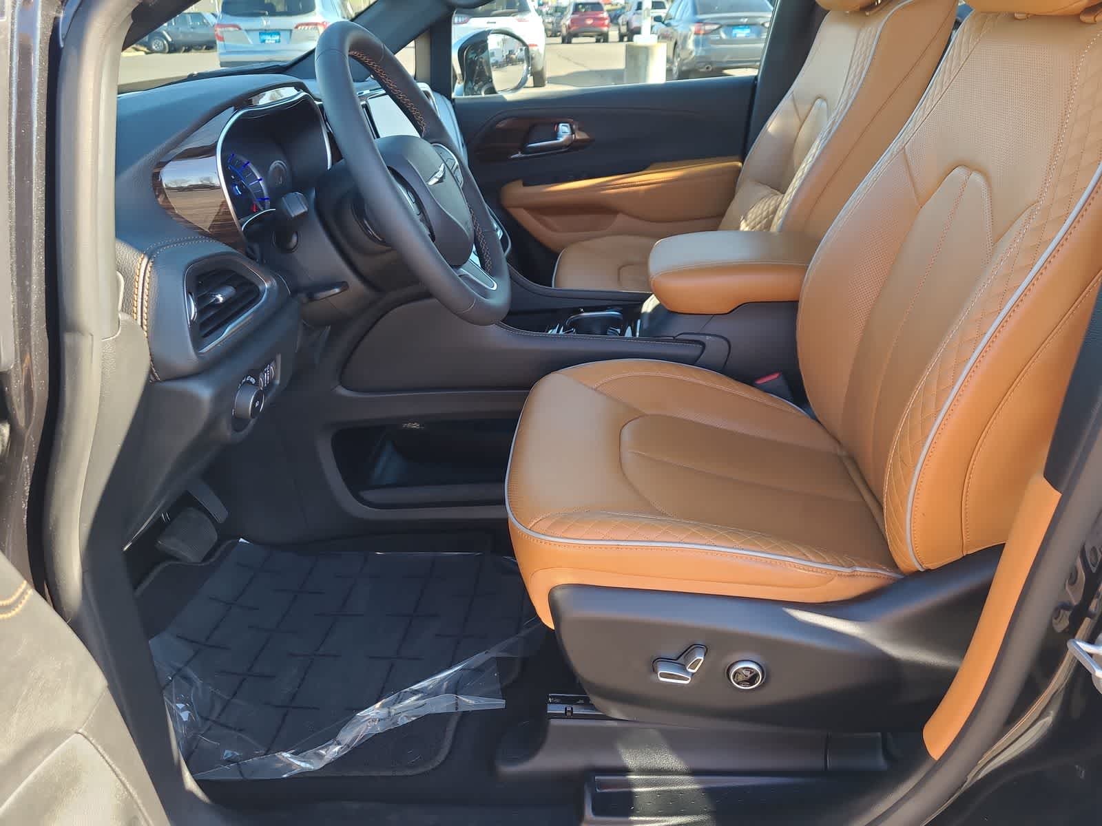 Thumbnail: 2023 Chrysler Pacifica - 19