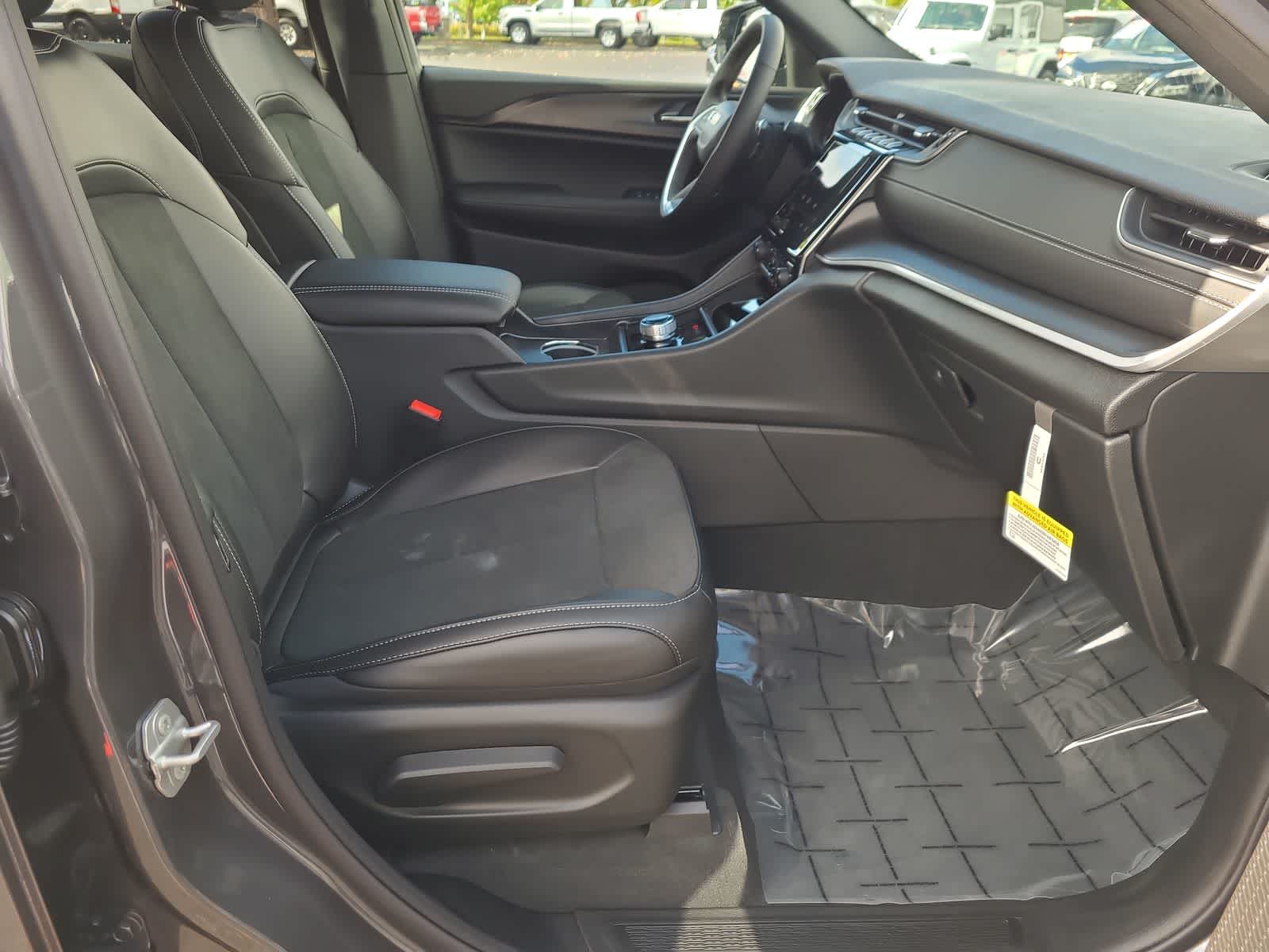 Thumbnail: 2025 Jeep Grand Cherokee - 22