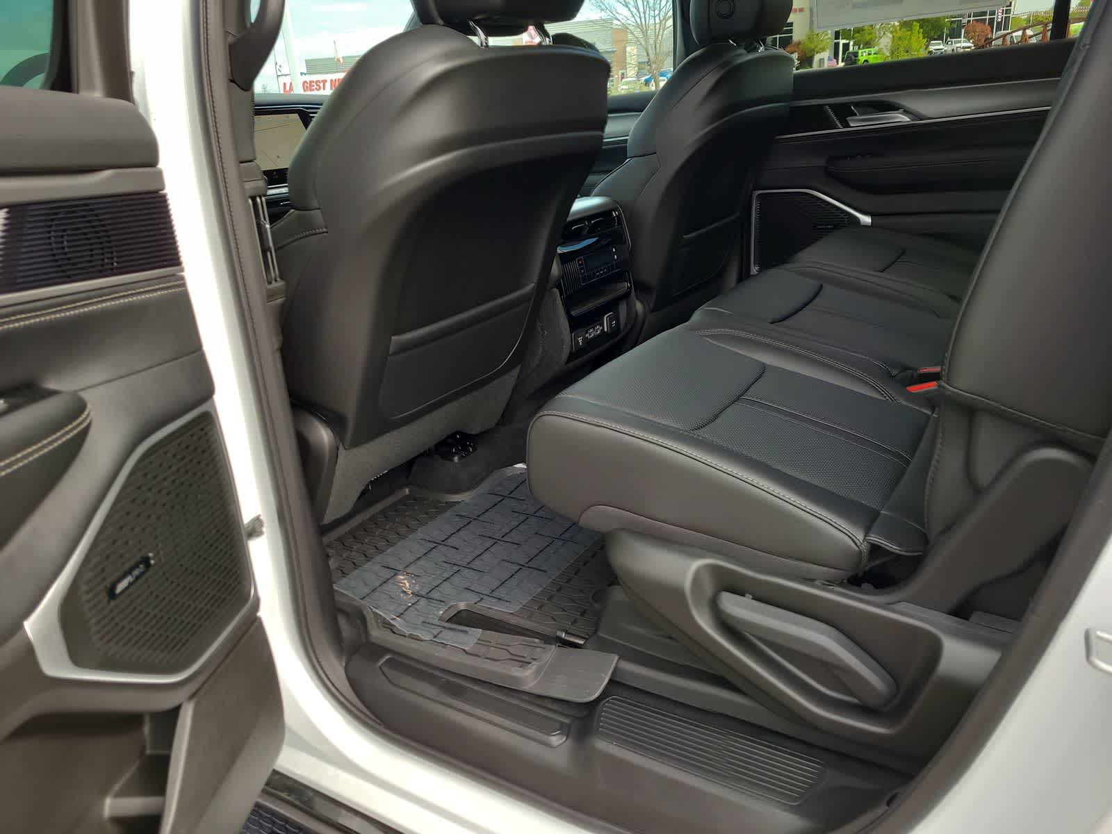 Thumbnail: 2026 Jeep Grand Wagoneer - 20