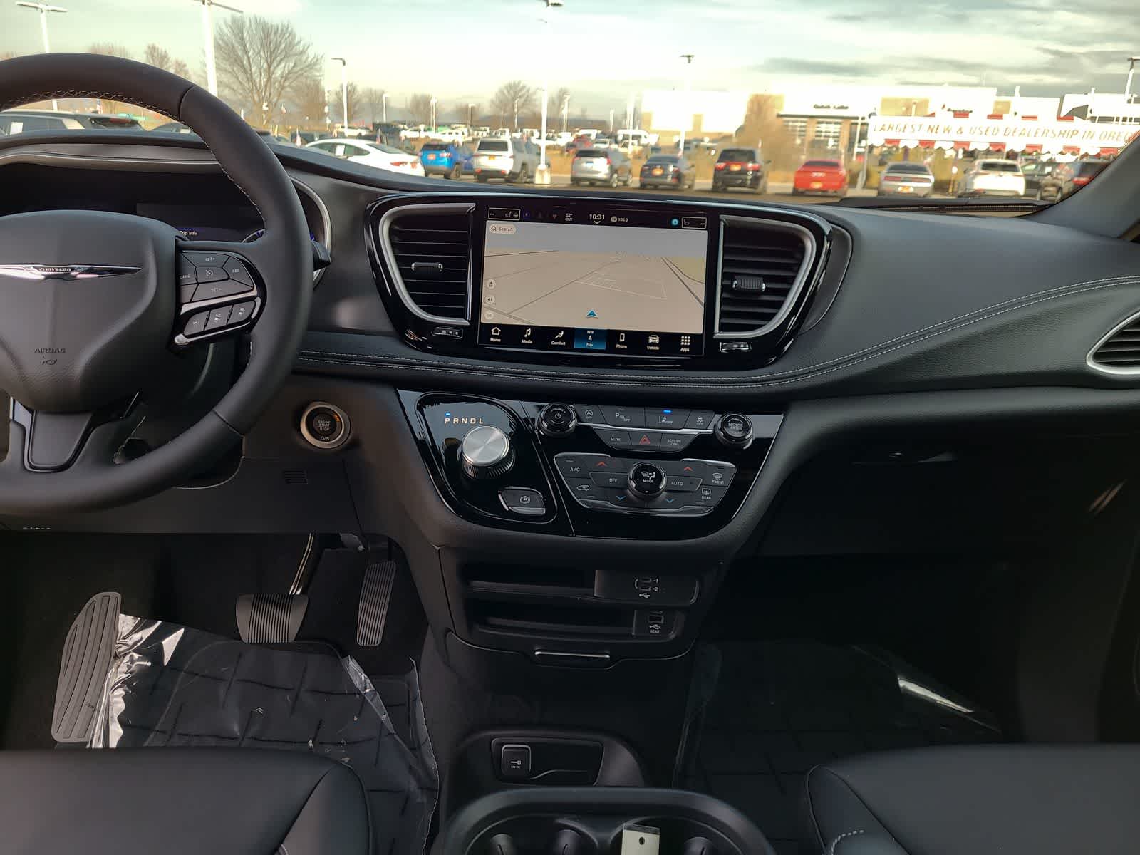 Thumbnail: 2026 Chrysler Pacifica - 18