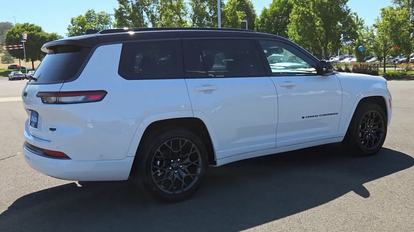 Thumbnail: 2026 Jeep Grand Cherokee - 8