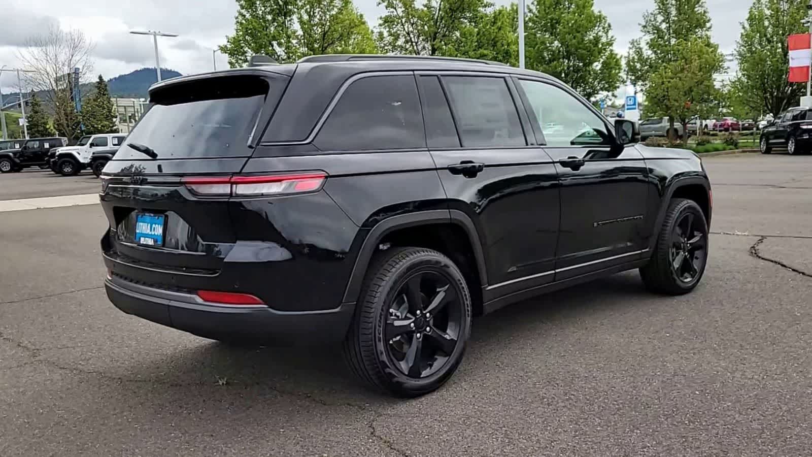 Thumbnail: 2026 Jeep Grand Cherokee - 8