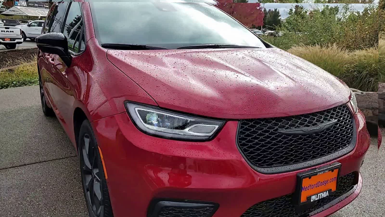 Thumbnail: 2026 Chrysler Pacifica - 2