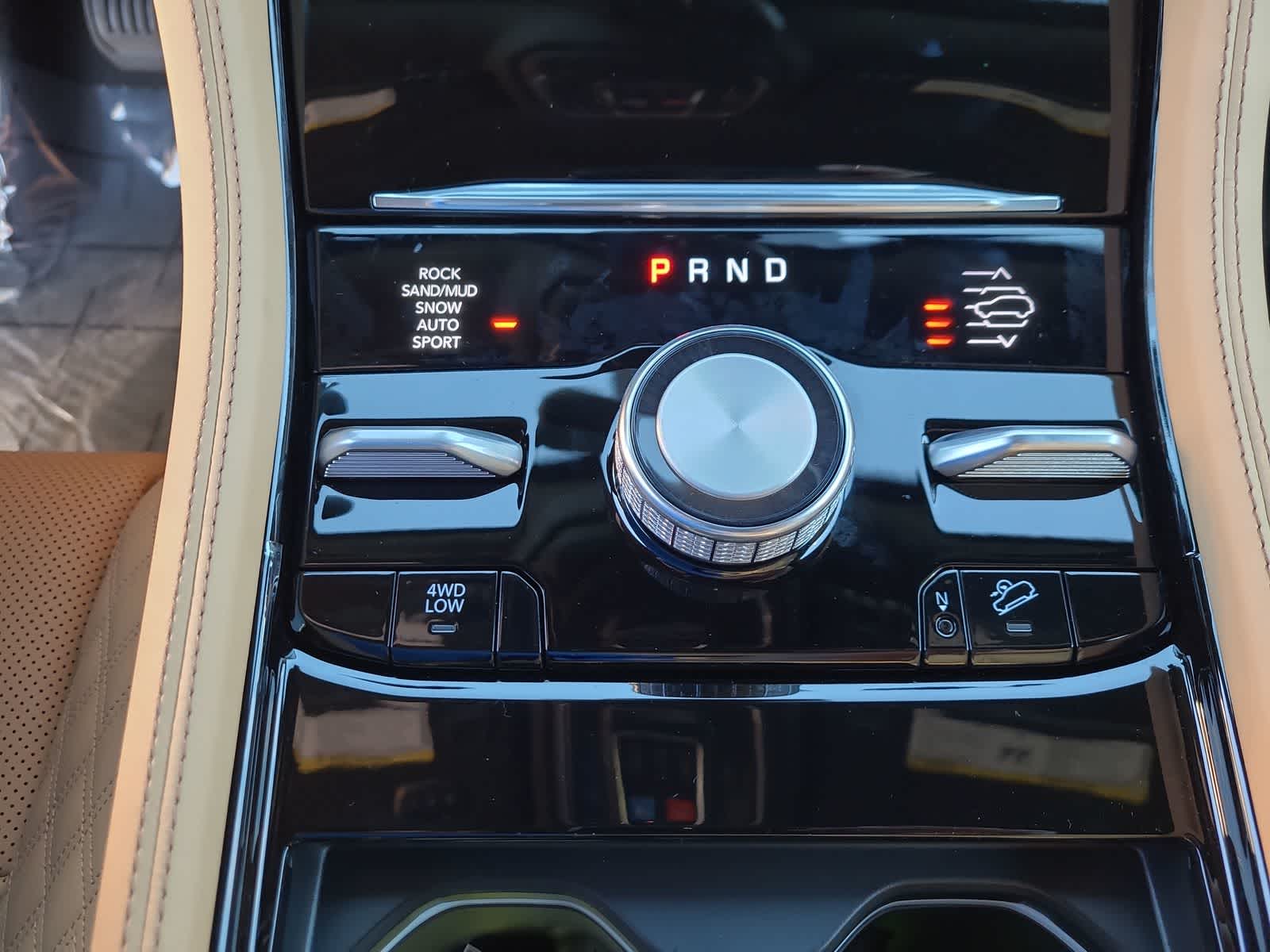 Thumbnail: 2025 Jeep Grand Cherokee - 25