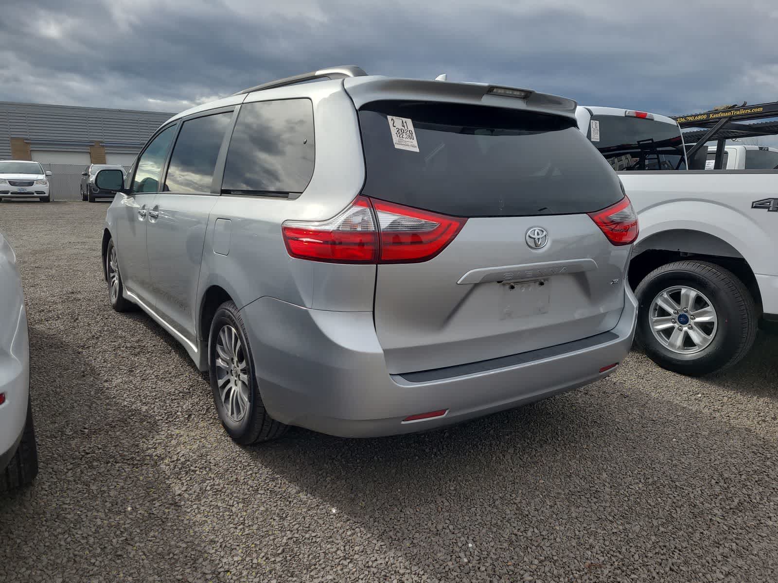 Thumbnail: 2020 Toyota Sienna - 3