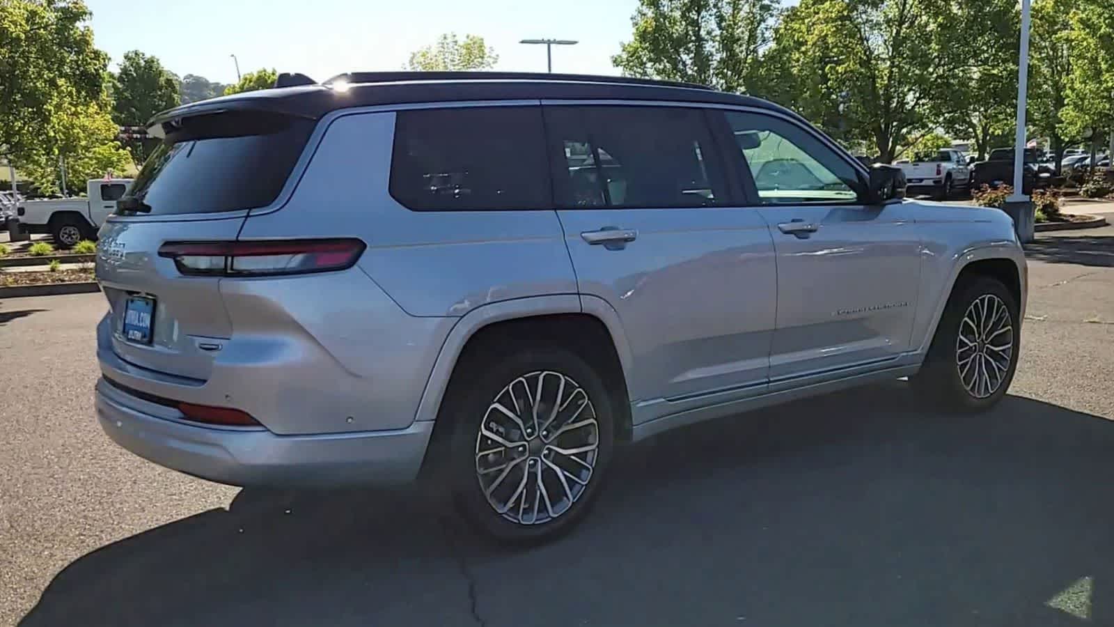 Thumbnail: 2026 Jeep Grand Cherokee - 8