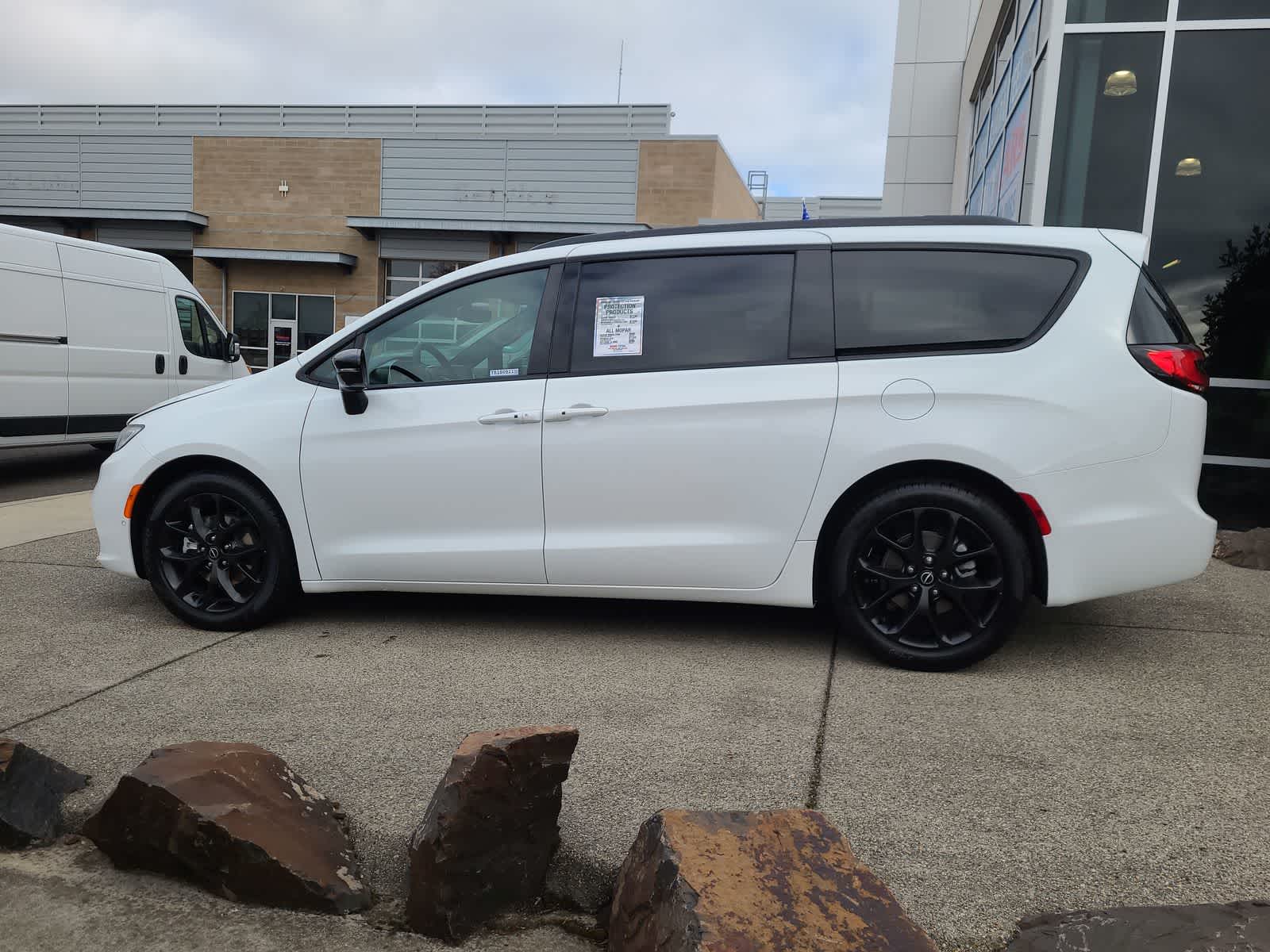 Thumbnail: 2026 Chrysler Pacifica - 11