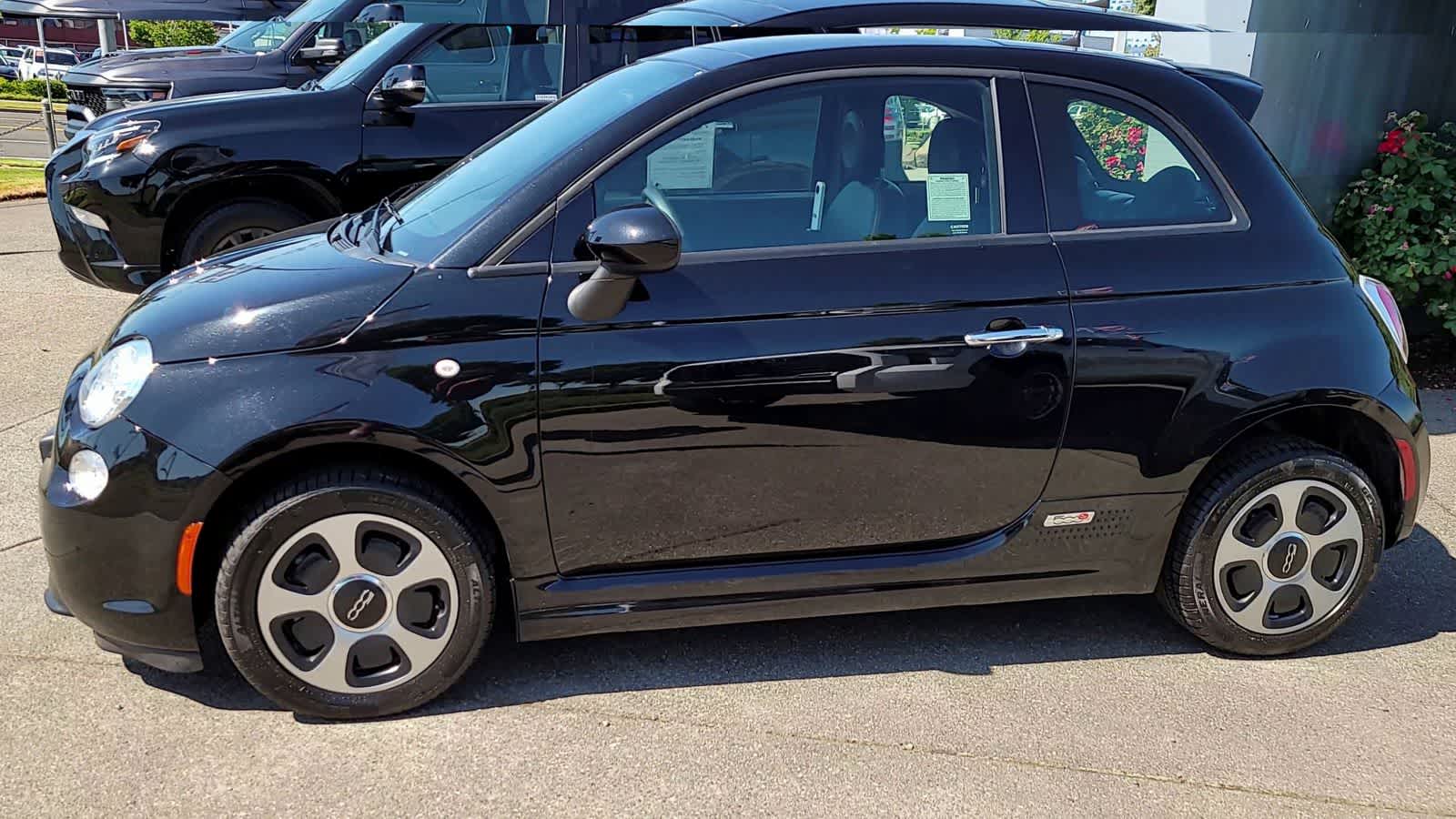 Thumbnail: 2019 Fiat 500e - 5