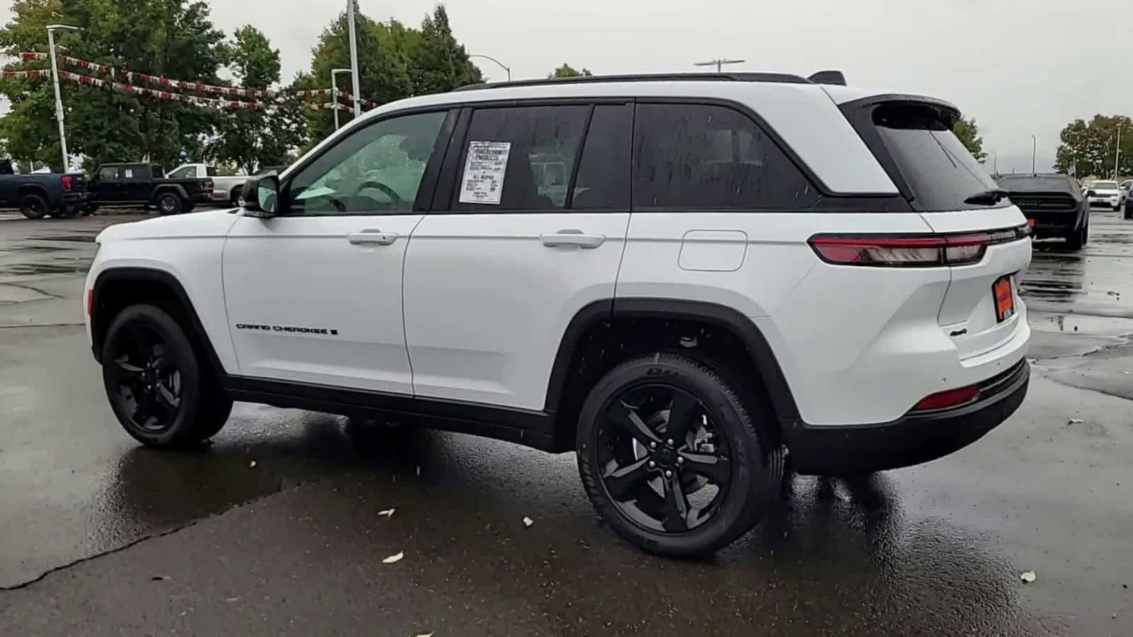 Thumbnail: 2025 Jeep Grand Cherokee - 6