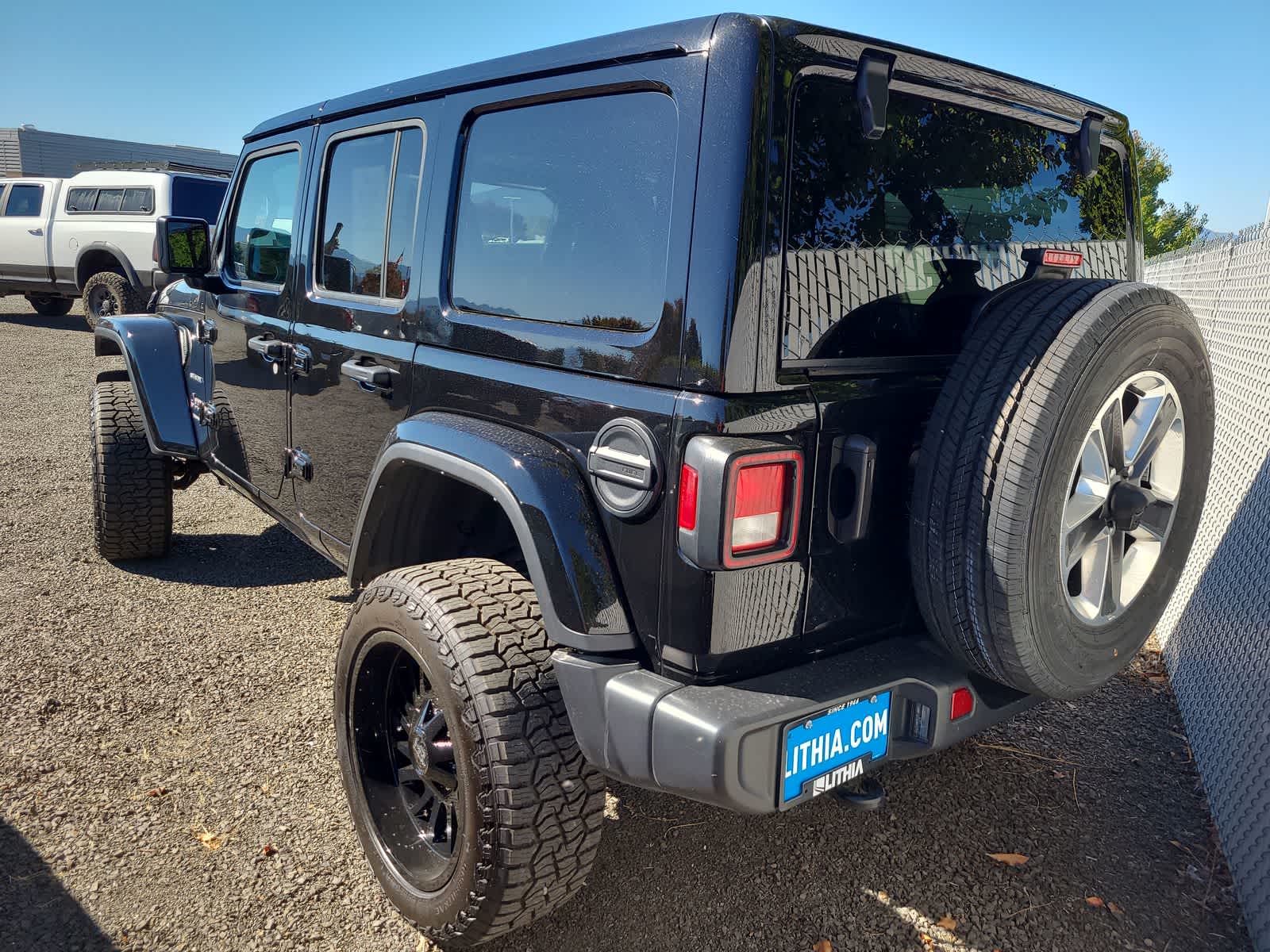 2023 Jeep Wrangler Sahara photo 3