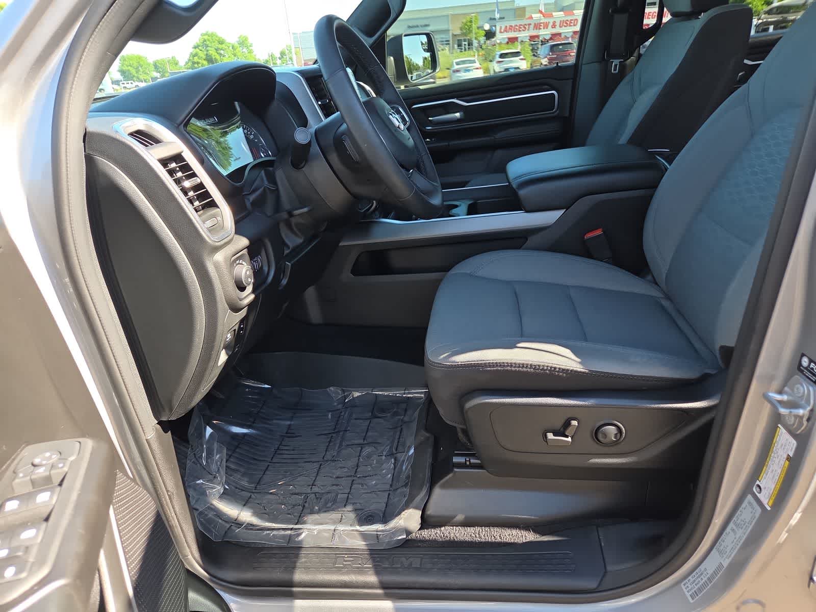 Thumbnail: 2025 RAM 1500 - 18