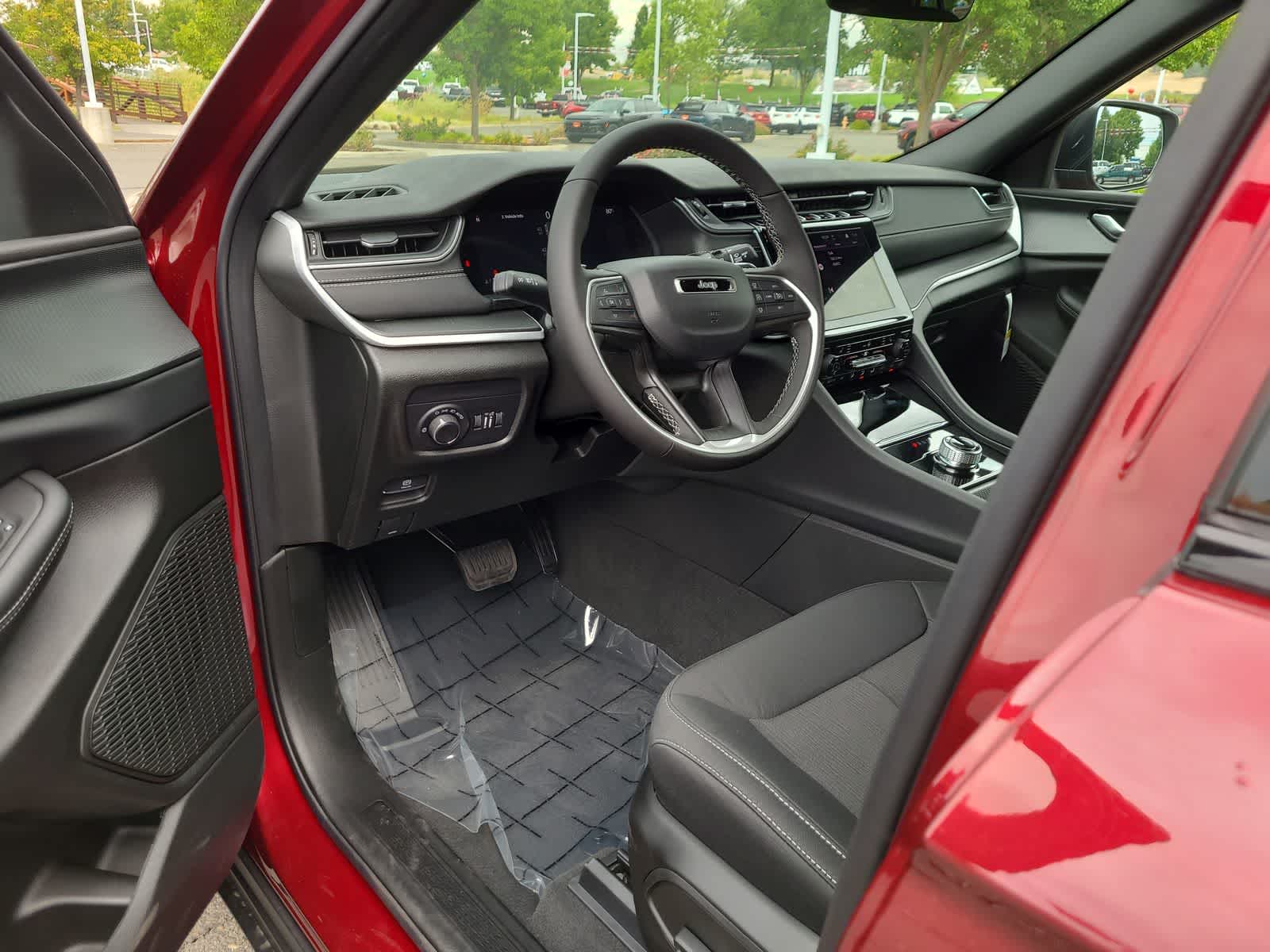 Thumbnail: 2025 Jeep Grand Cherokee - 10