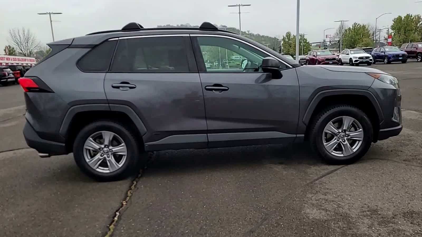 Thumbnail: 2022 Toyota RAV4 - 9