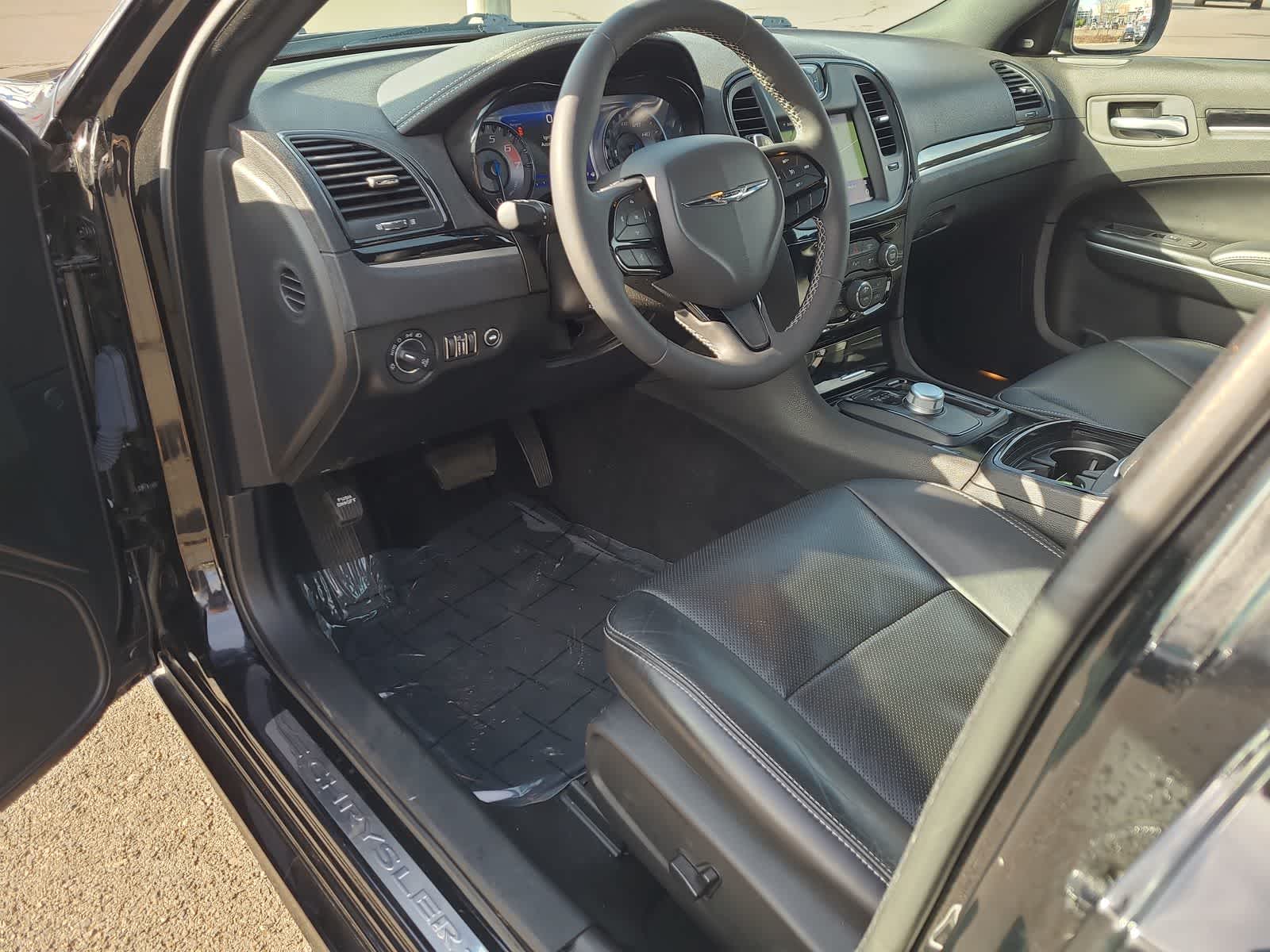 Thumbnail: 2022 Chrysler 300 - 10