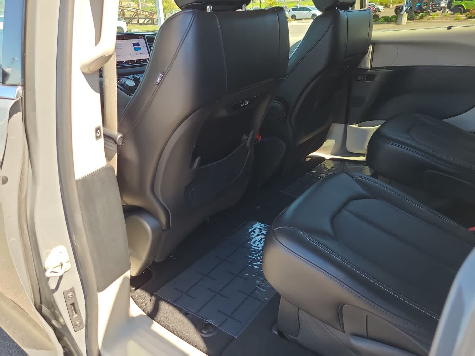 Thumbnail: 2023 Chrysler Pacifica - 20