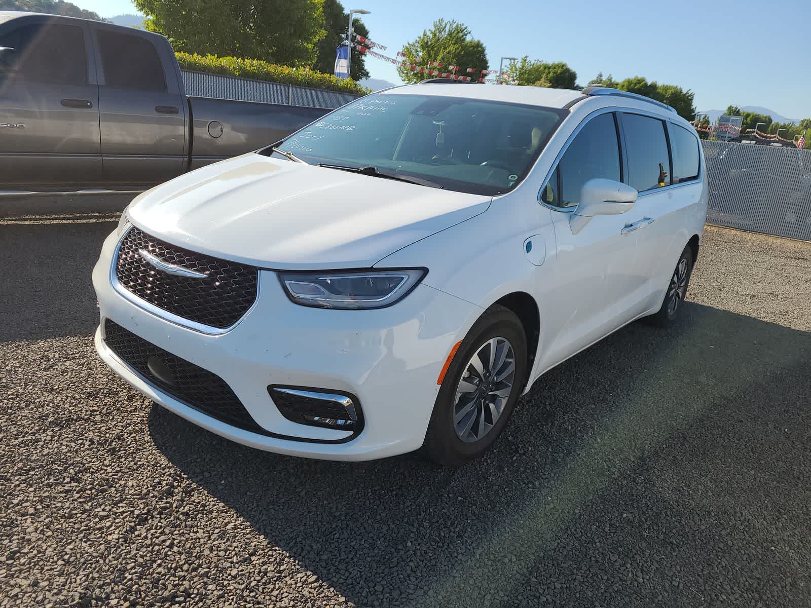 Thumbnail: 2021 Chrysler Pacifica - 1