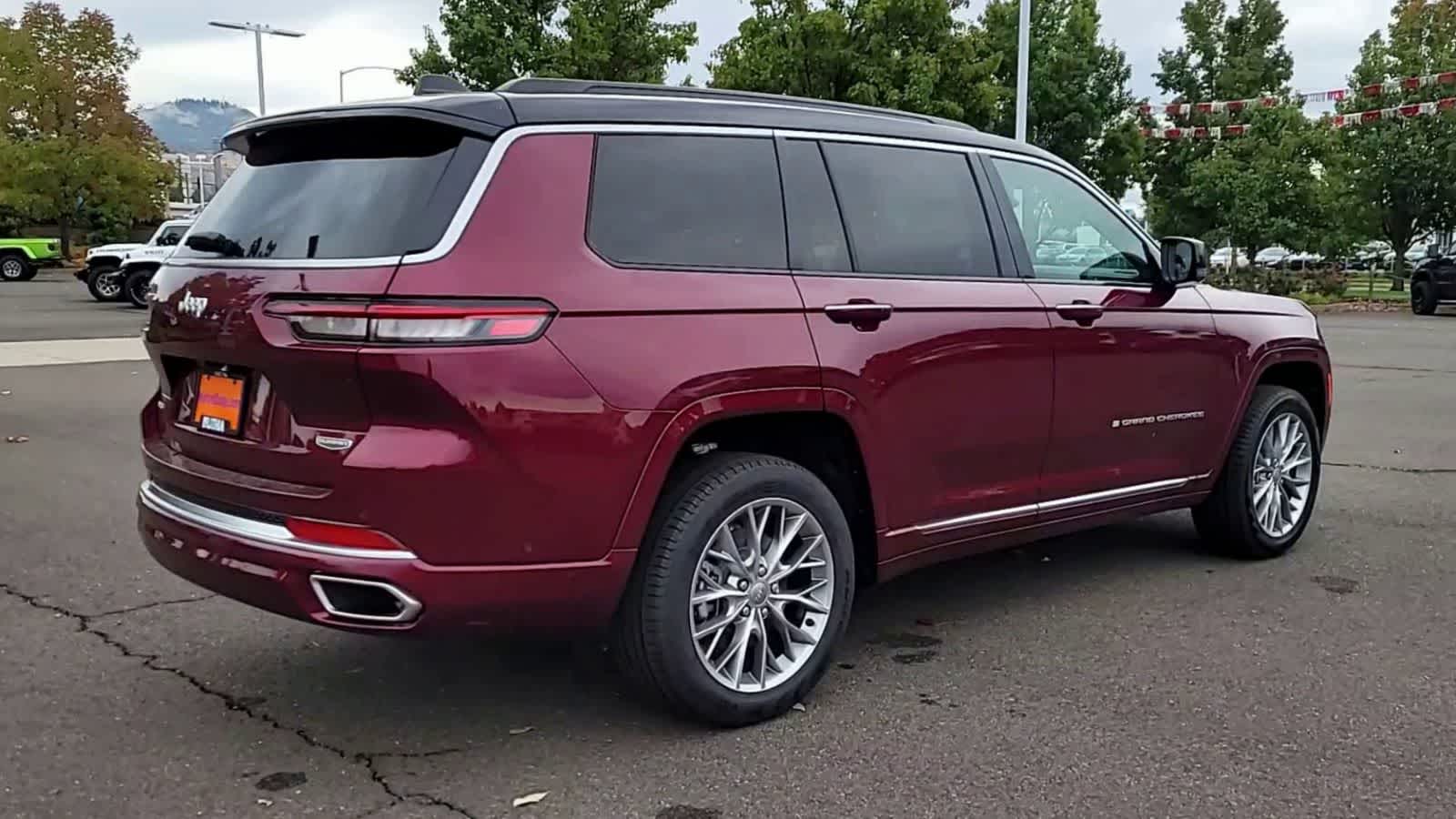 Thumbnail: 2025 Jeep Grand Cherokee - 8