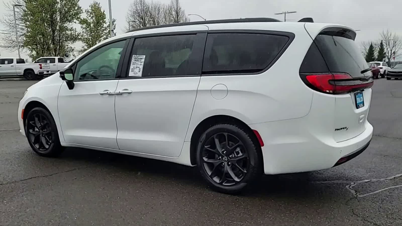 Thumbnail: 2026 Chrysler Pacifica - 6