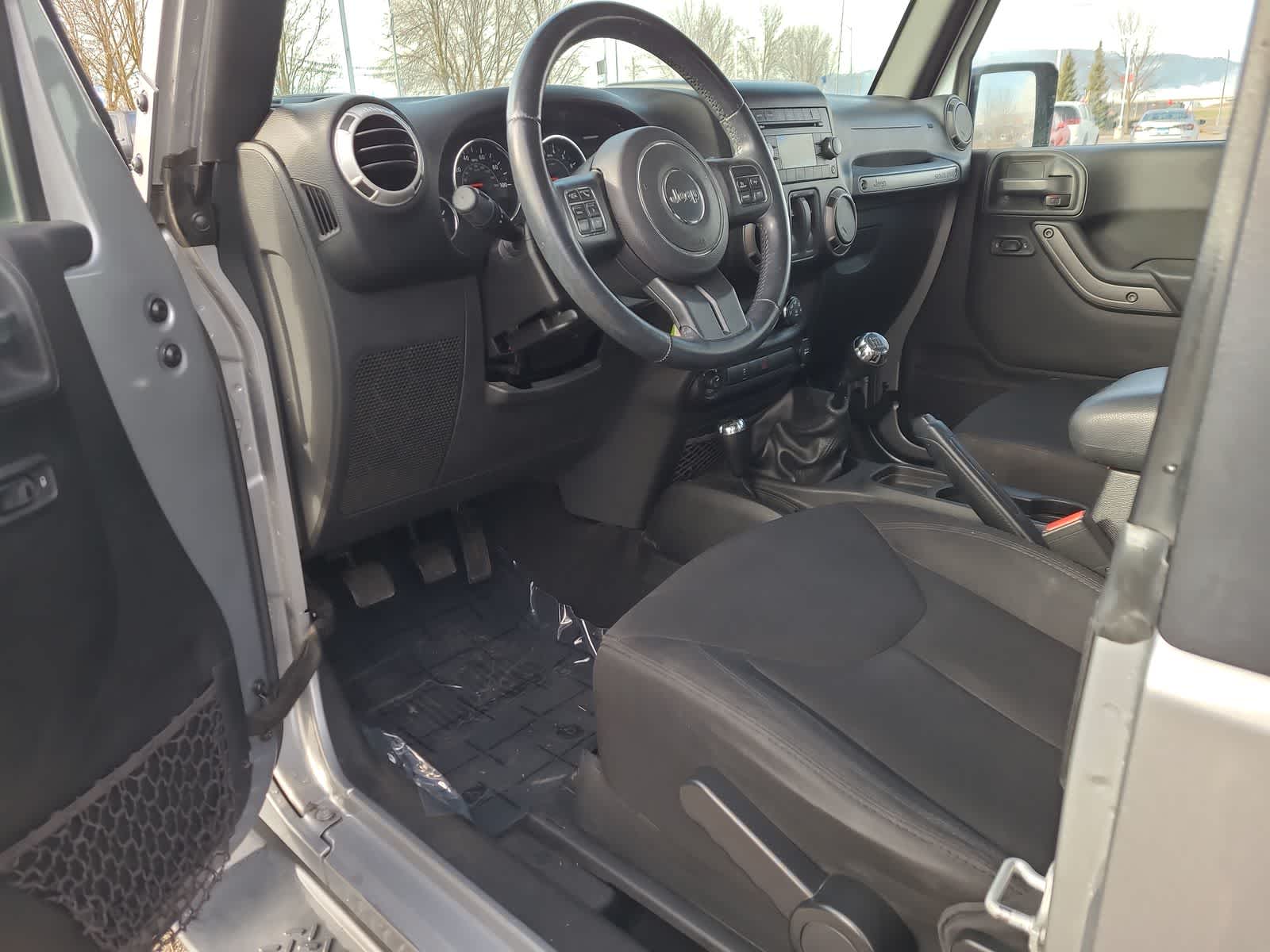 Thumbnail: 2015 Jeep Wrangler - 10