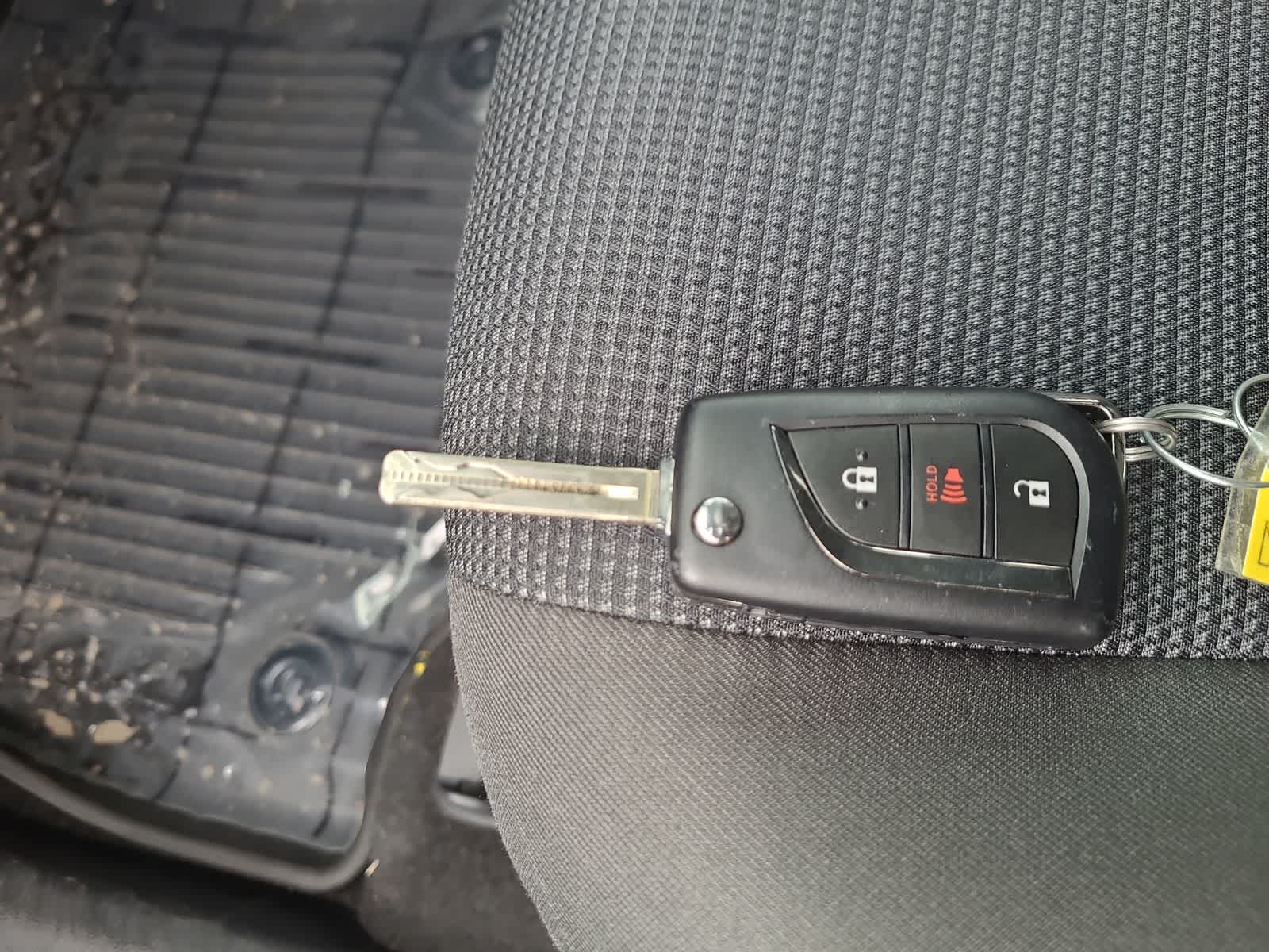 Thumbnail: 2022 Toyota RAV4 - 28