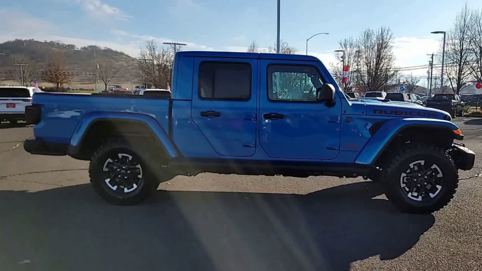 Thumbnail: 2026 Jeep Gladiator - 9