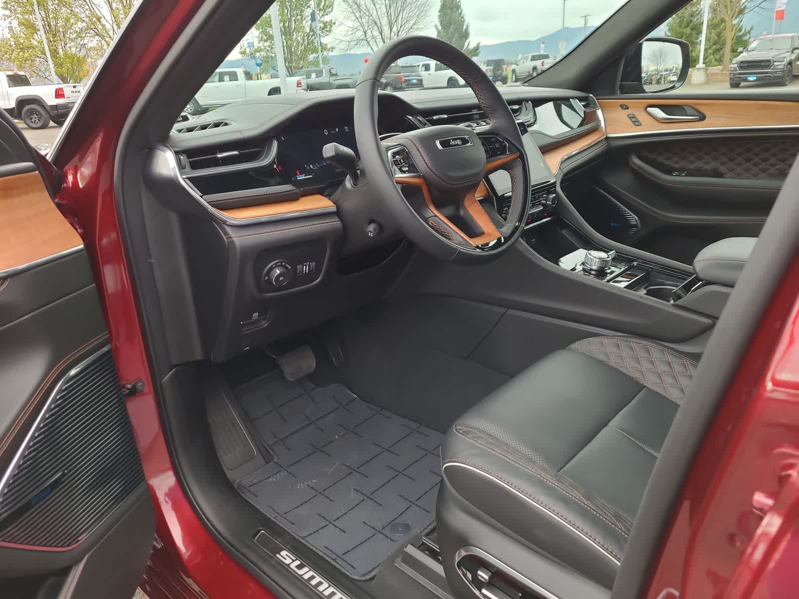 Thumbnail: 2025 Jeep Grand Cherokee - 10