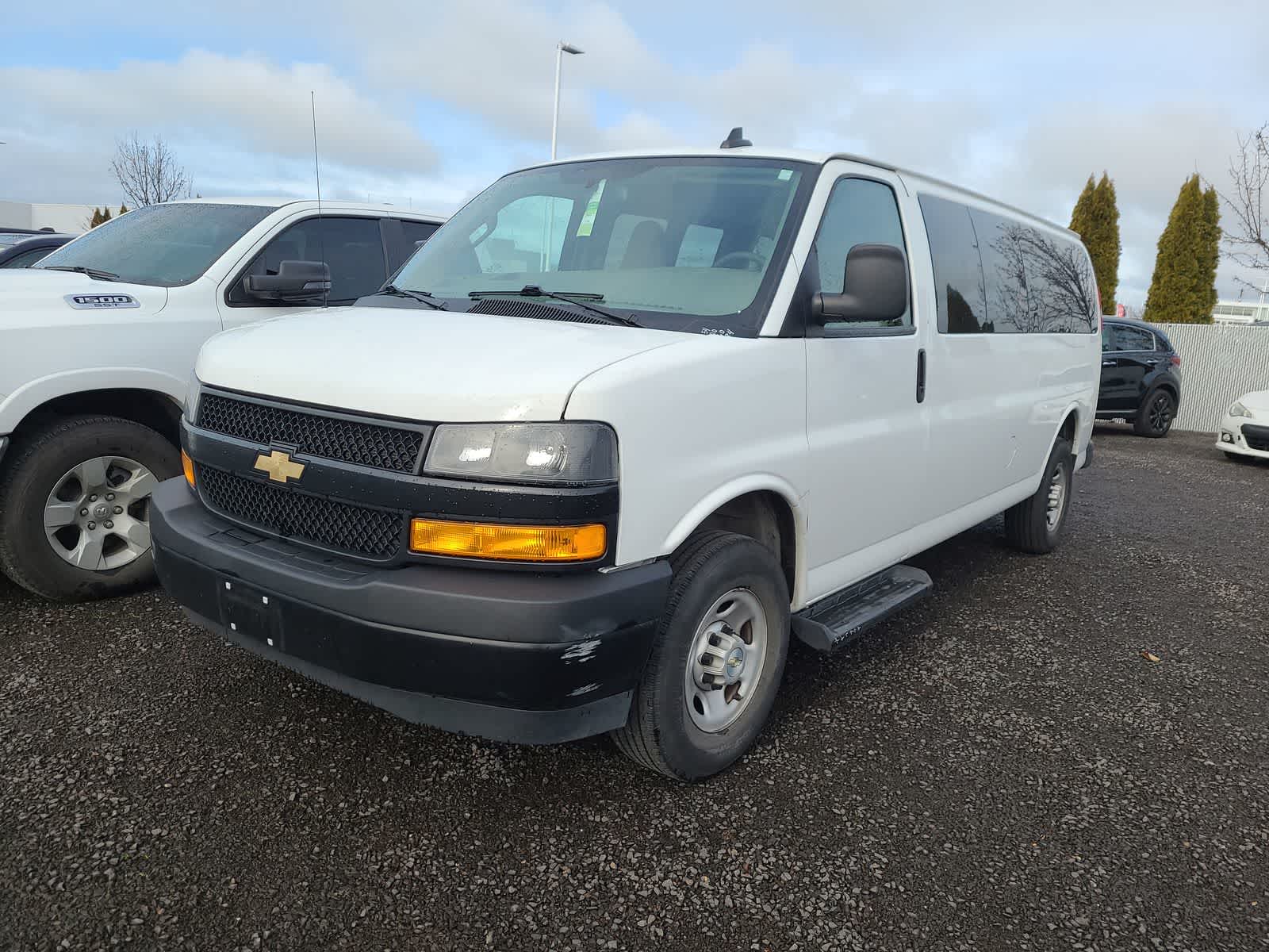 2023 Chevrolet Express Passenger LS's photo