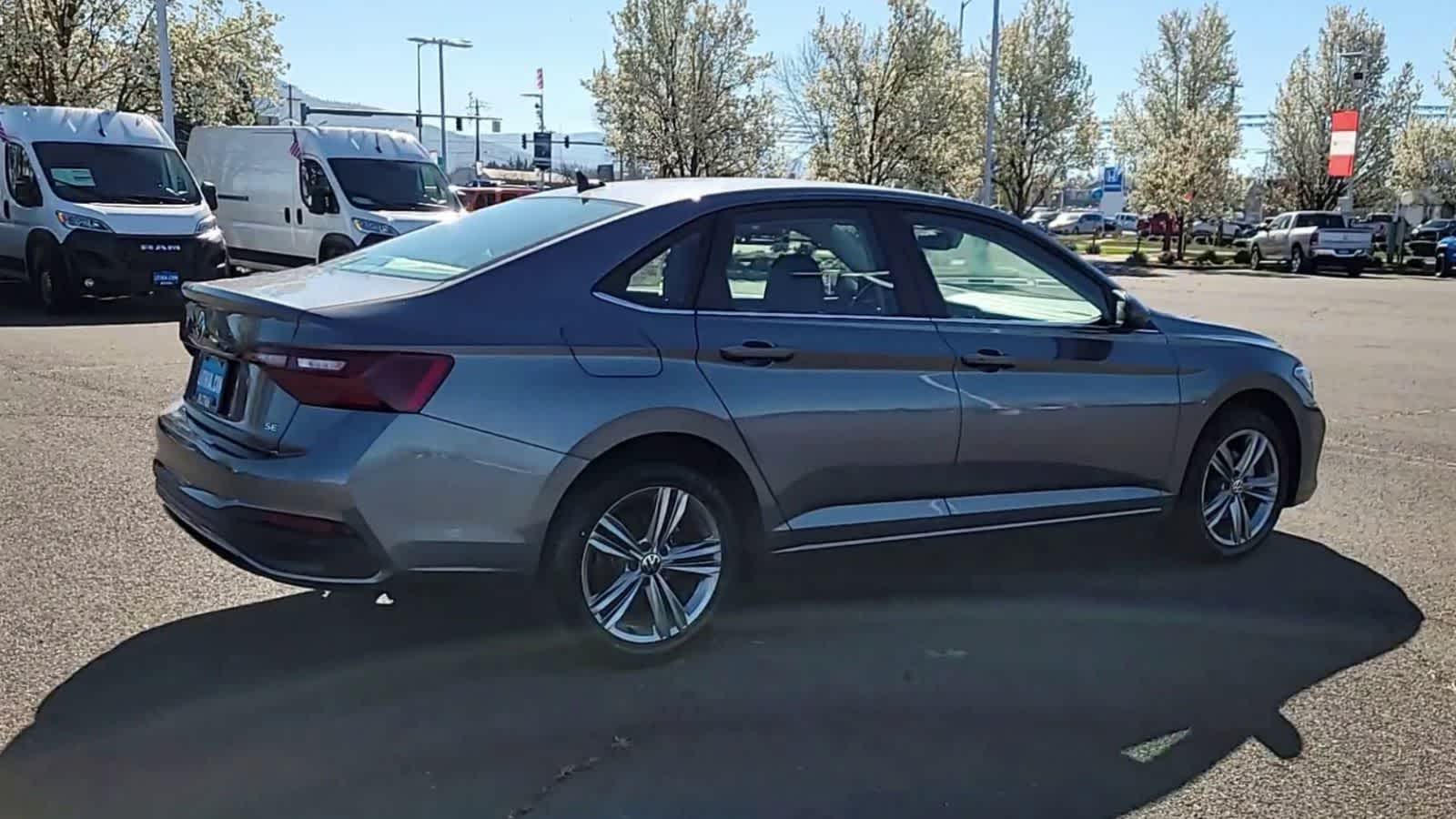 Thumbnail: 2024 Volkswagen Jetta - 8