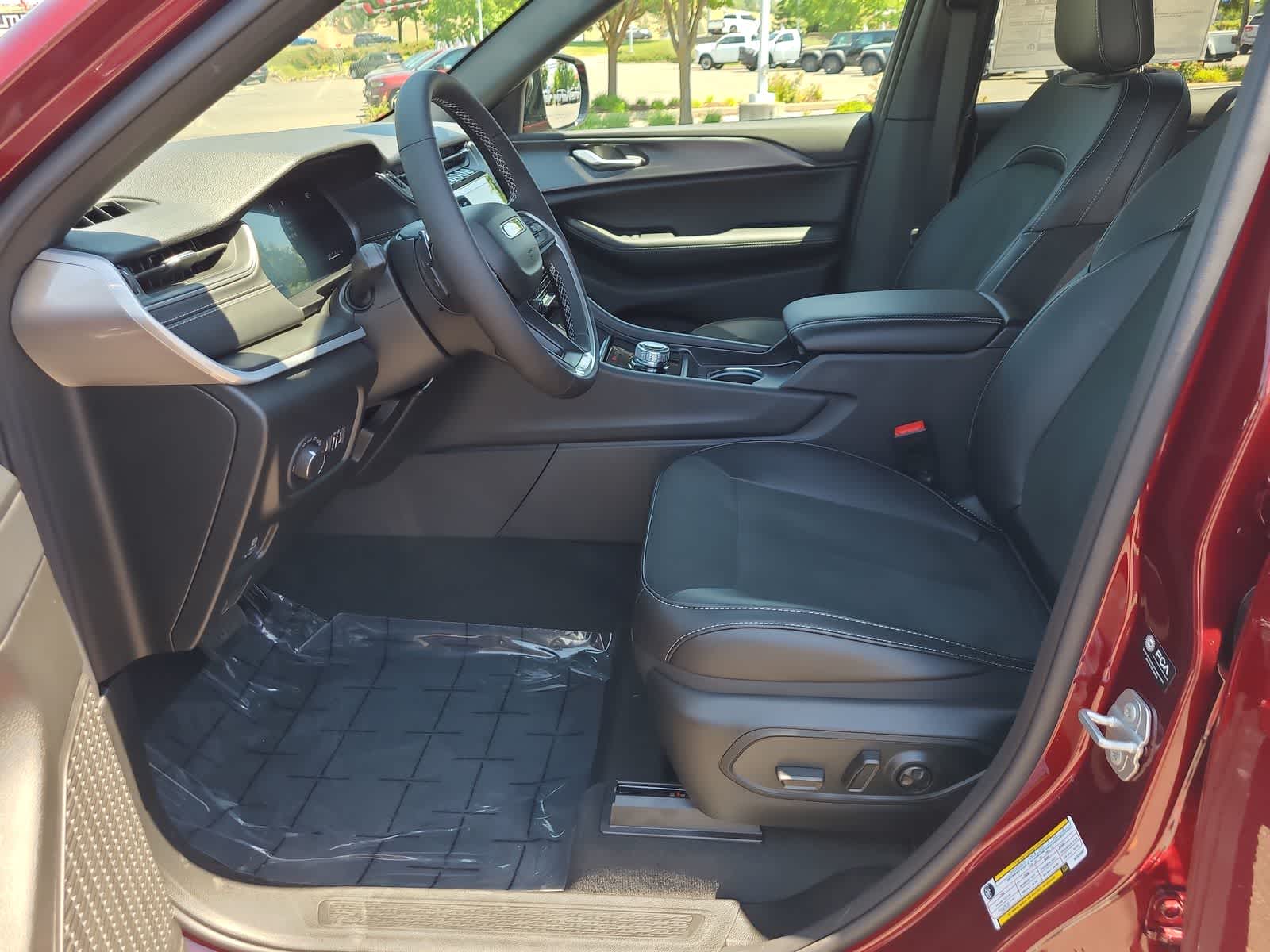 Thumbnail: 2025 Jeep Grand Cherokee - 19