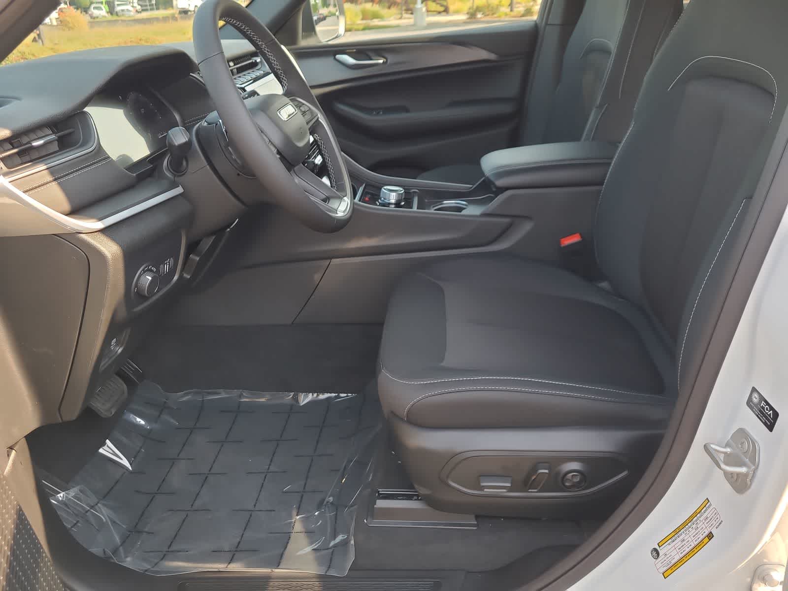 Thumbnail: 2025 Jeep Grand Cherokee - 19