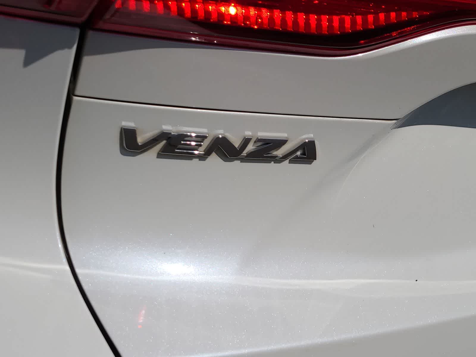 2021 Toyota Venza LE 15