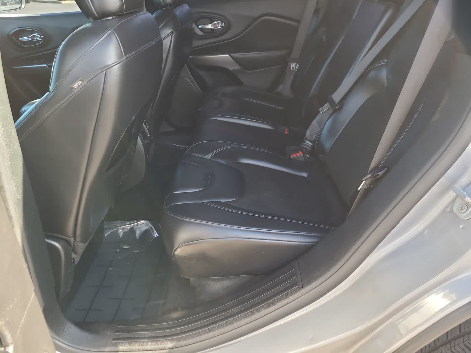 Thumbnail: 2021 Jeep Cherokee - 21