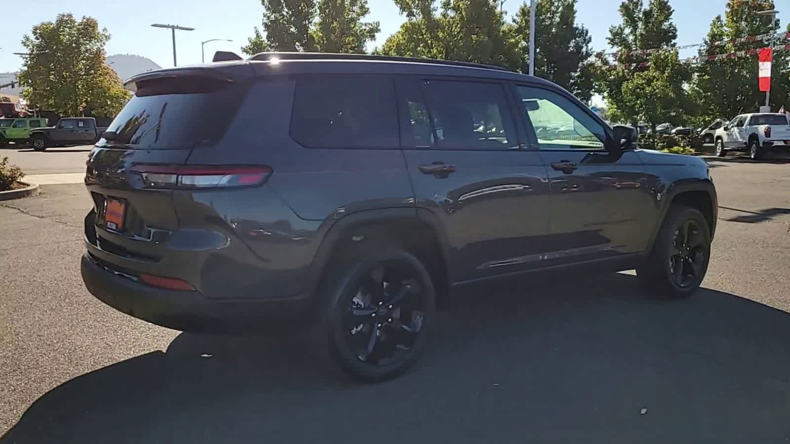 Thumbnail: 2025 Jeep Grand Cherokee - 8