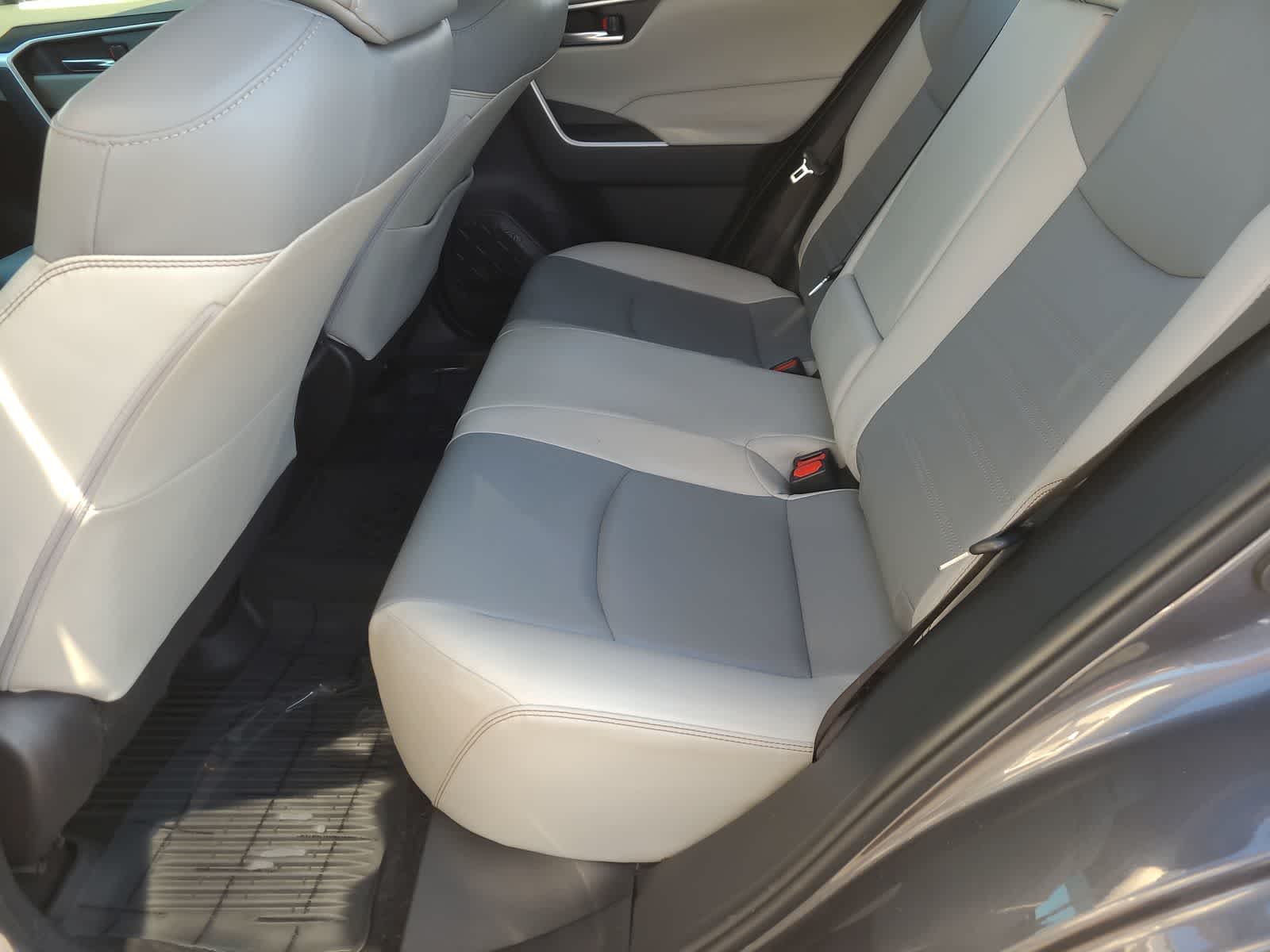 Thumbnail: 2019 Toyota RAV4 - 21