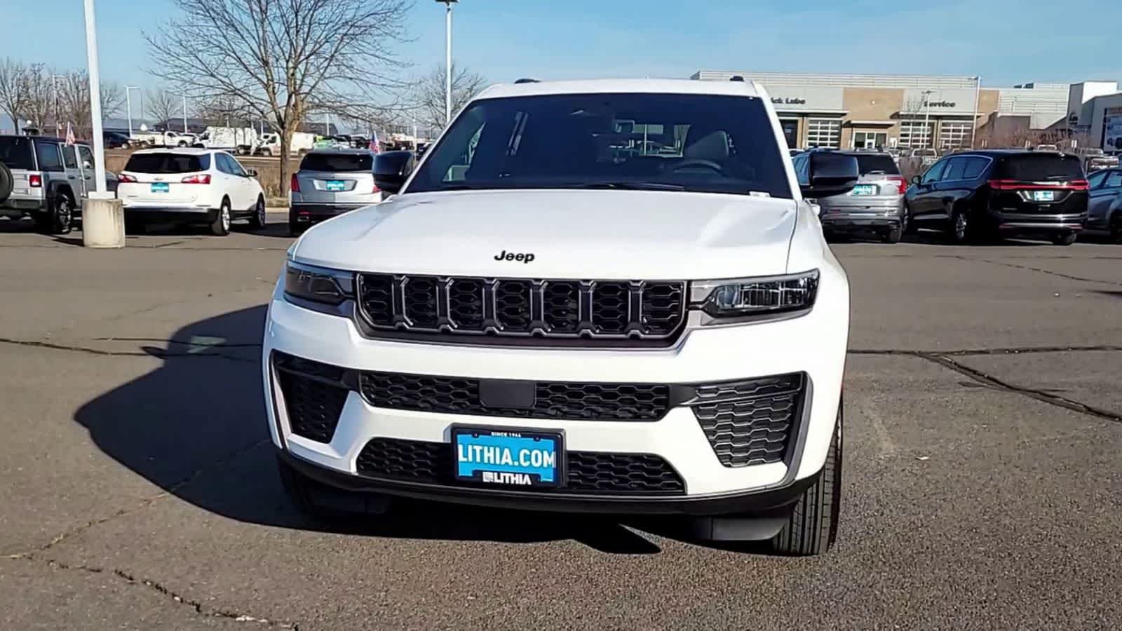 Thumbnail: 2026 Jeep Grand Cherokee - 3